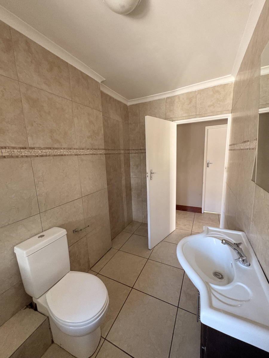To Let 4 Bedroom Property for Rent in Kirstenhof Western Cape